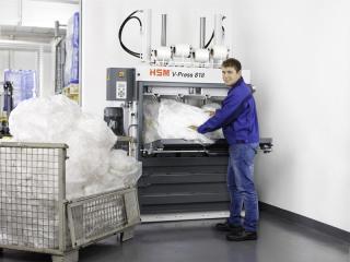 Presă carton, folie plastic.